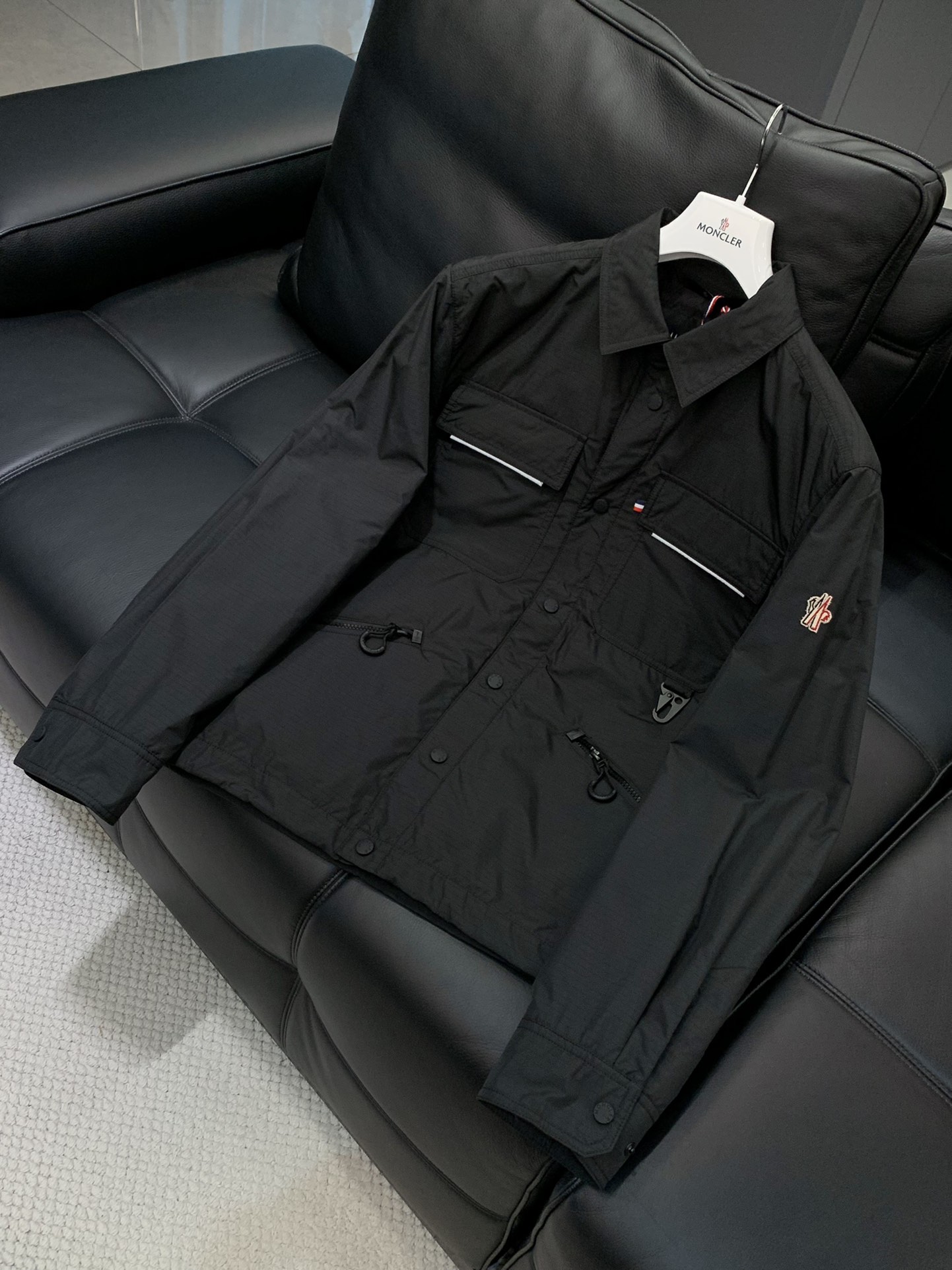 ，Moncler 蒙口，2025秋季最新品，专柜同步有售，原单狠货，时尚休闲夹克翻领外套，上身舒适！吸睛