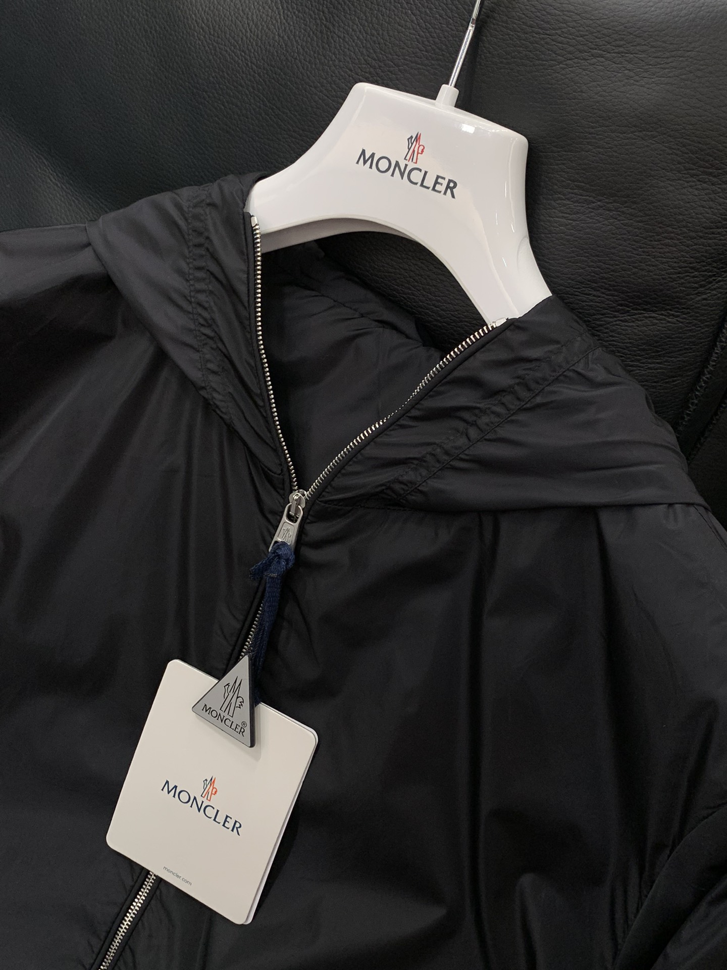 ，Moncler 蒙口，2025秋季最新品，专柜同步有售，原单狠货，时尚休闲连帽外套，上身舒适！吸睛而有