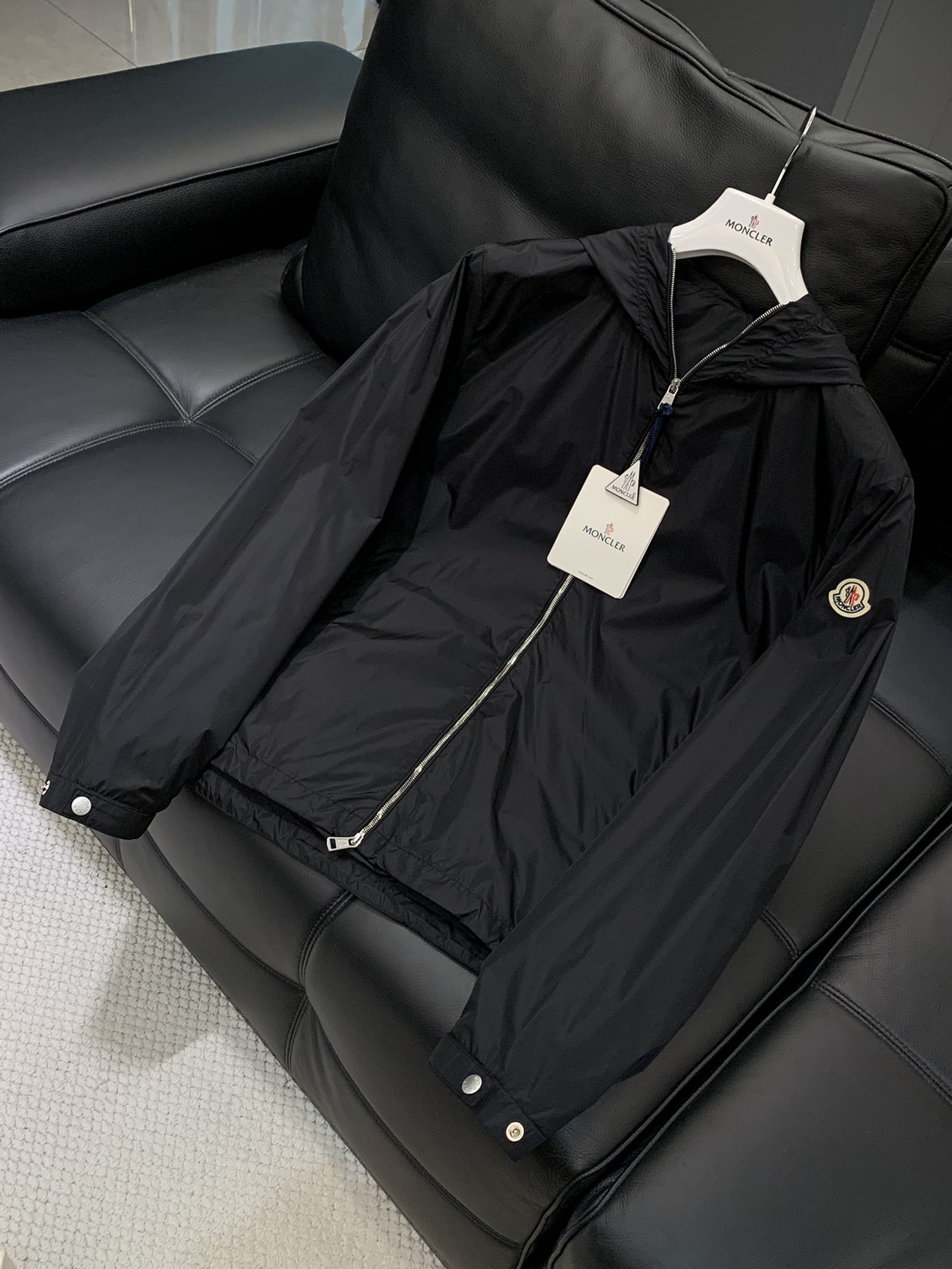 ，Moncler 蒙口，2025秋季最新品，专柜同步有售，原单狠货，时尚休闲连帽外套，上身舒适！吸睛而有