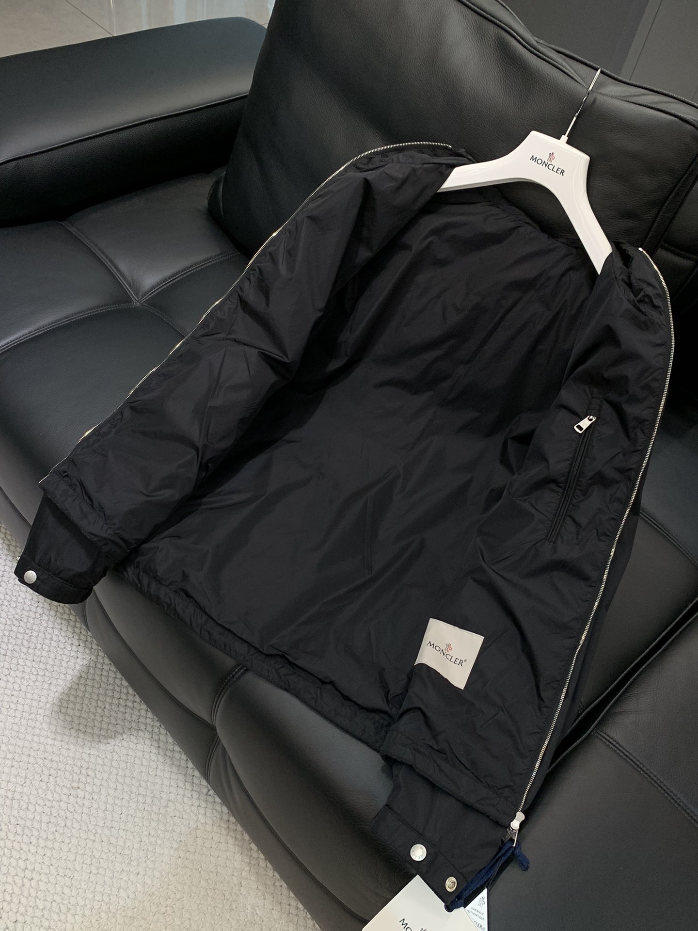 ，Moncler 蒙口，2025秋季最新品，专柜同步有售，原单狠货，时尚休闲连帽外套，上身舒适！吸睛而有
