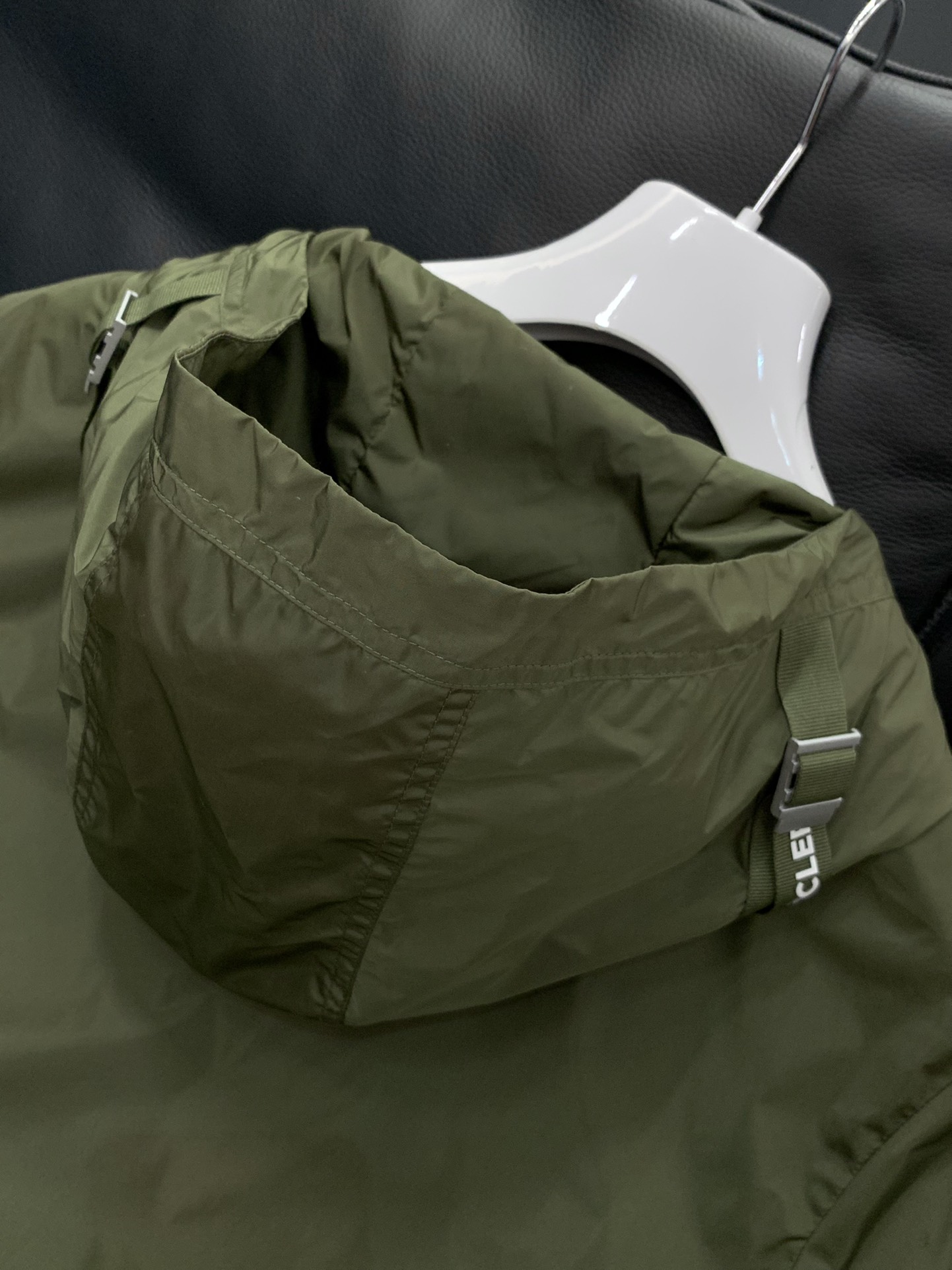 ，Moncler 蒙口，2025秋季最新品，专柜同步有售，原单狠货，时尚休闲连帽外套，上身舒适！吸睛而有