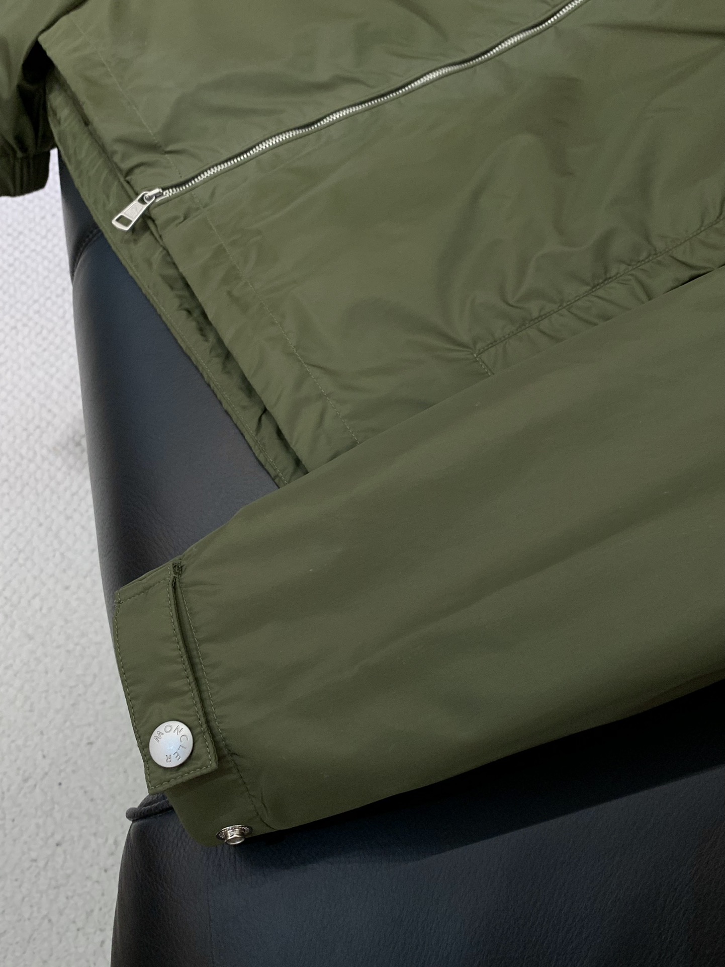 ，Moncler 蒙口，2025秋季最新品，专柜同步有售，原单狠货，时尚休闲连帽外套，上身舒适！吸睛而有