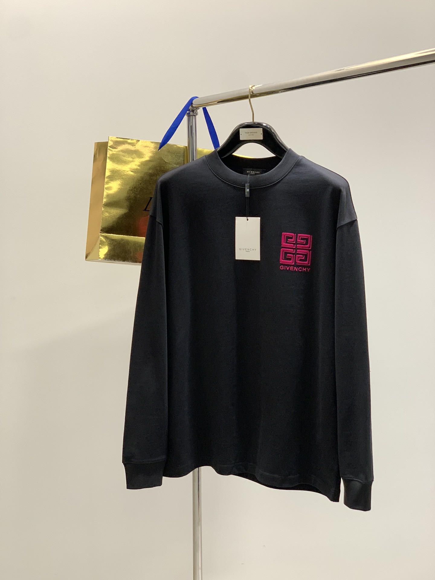 ，Givenchy 纪梵希，2025秋季最新品，专柜同步有售，原单狠货，时尚休闲圆领长袖T恤，进口原版面