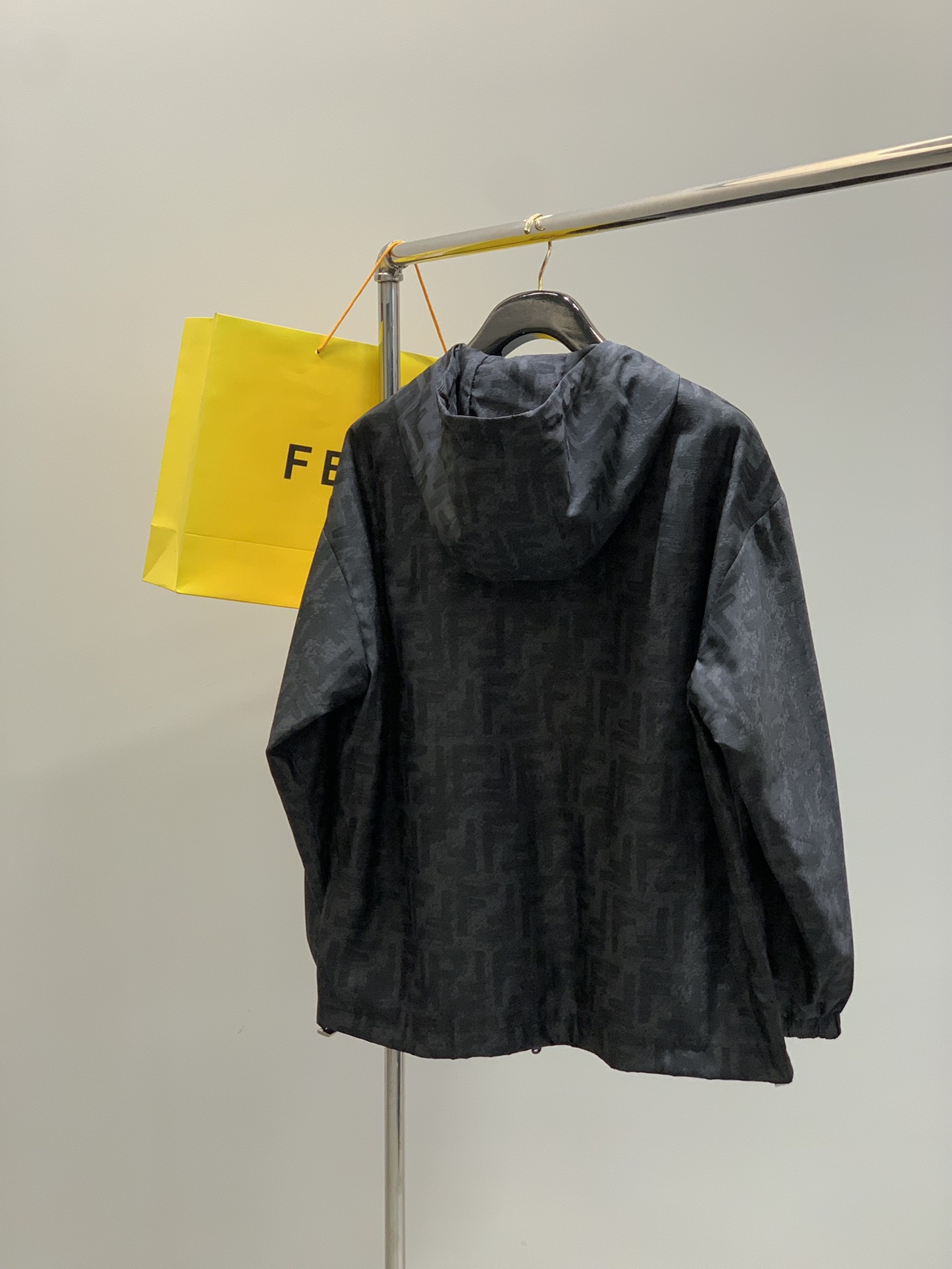 ，FENDI 芬迪，2025秋季最新品，专柜同步有售，原单狠货，休闲时尚连帽外套，进口原版面料，顶级提花
