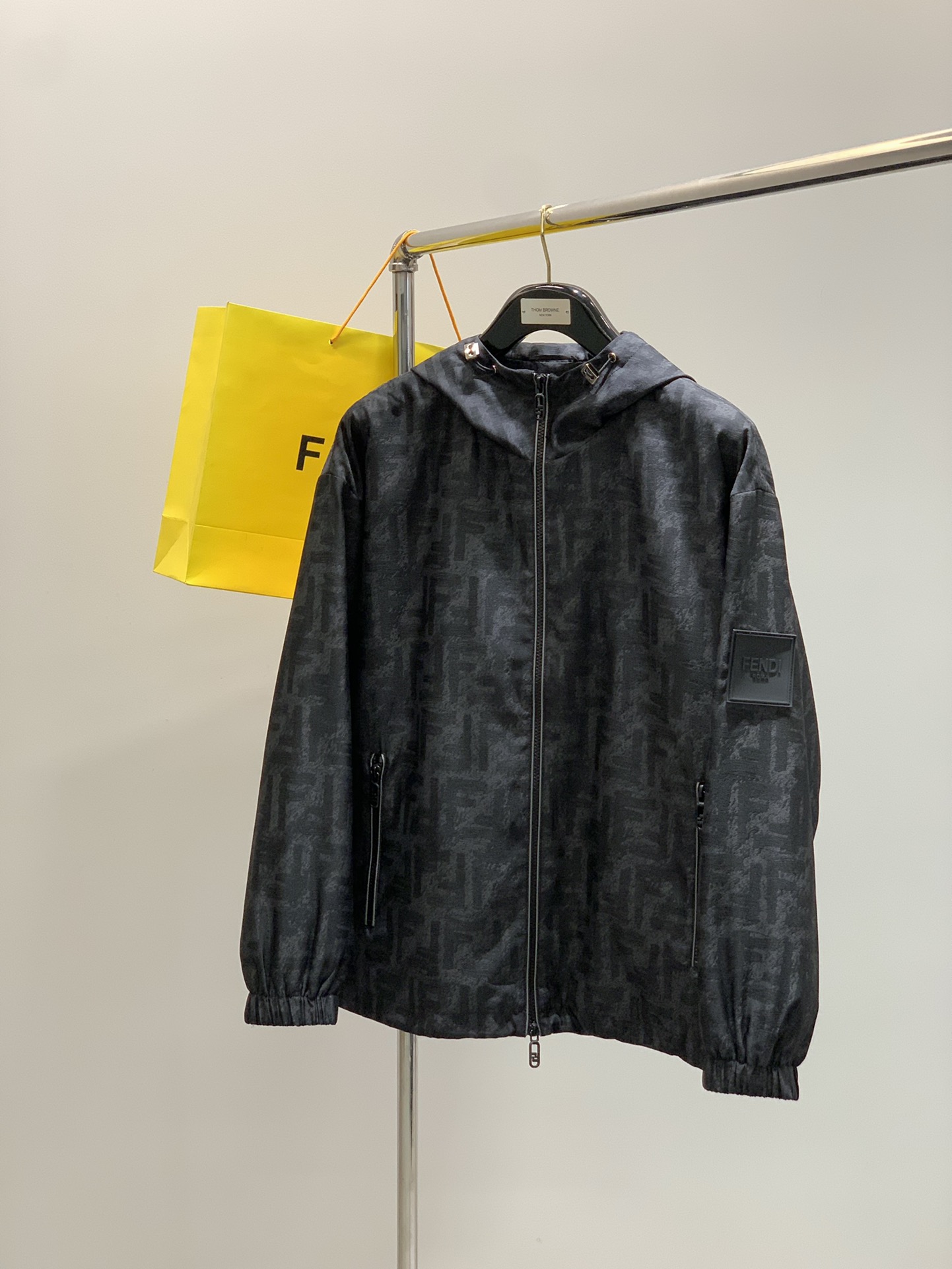 ，FENDI 芬迪，2025秋季最新品，专柜同步有售，原单狠货，休闲时尚连帽外套，进口原版面料，顶级提花
