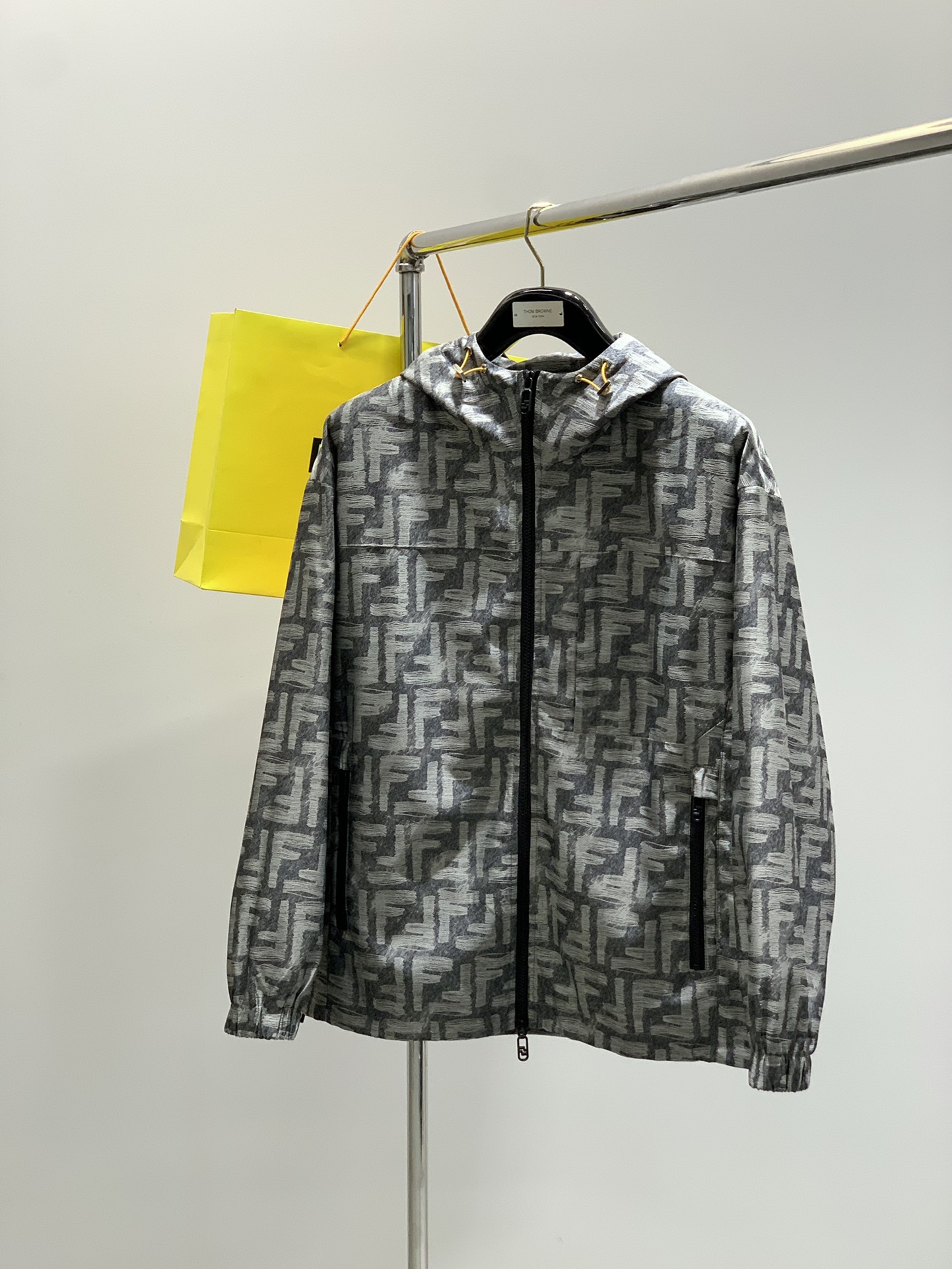 ，FENDI 芬迪，2025秋季最新品，专柜同步有售，原单狠货，休闲时尚连帽外套，进口原版面料，顶级提花
