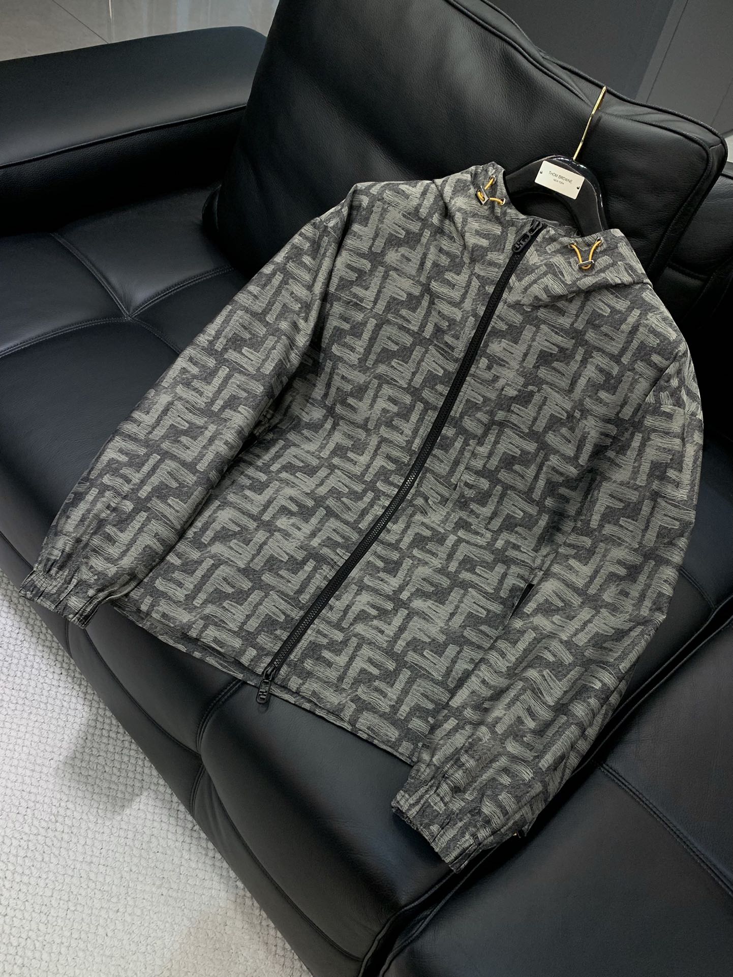 ，FENDI 芬迪，2025秋季最新品，专柜同步有售，原单狠货，休闲时尚连帽外套，进口原版面料，顶级提花