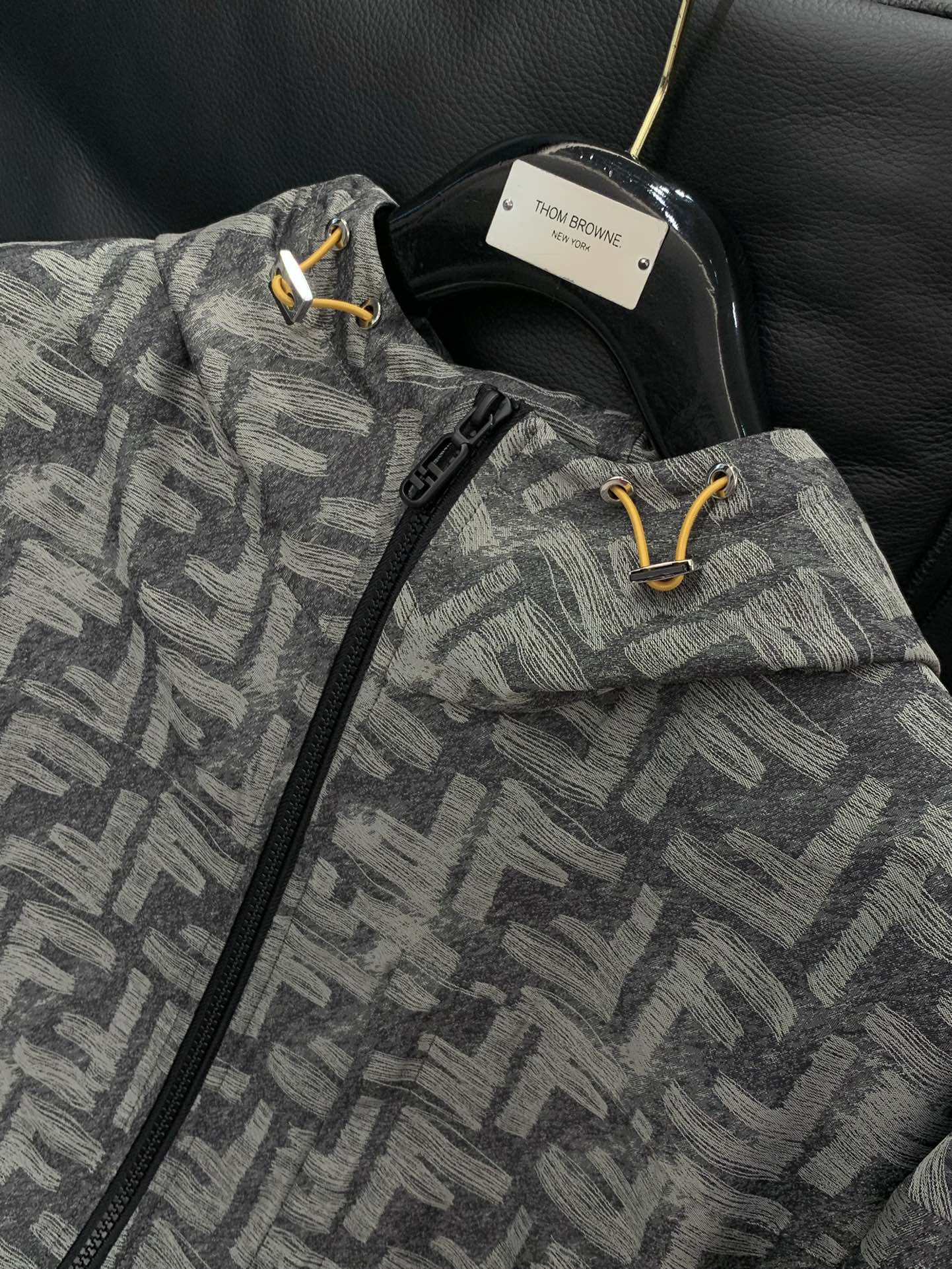 ，FENDI 芬迪，2025秋季最新品，专柜同步有售，原单狠货，休闲时尚连帽外套，进口原版面料，顶级提花