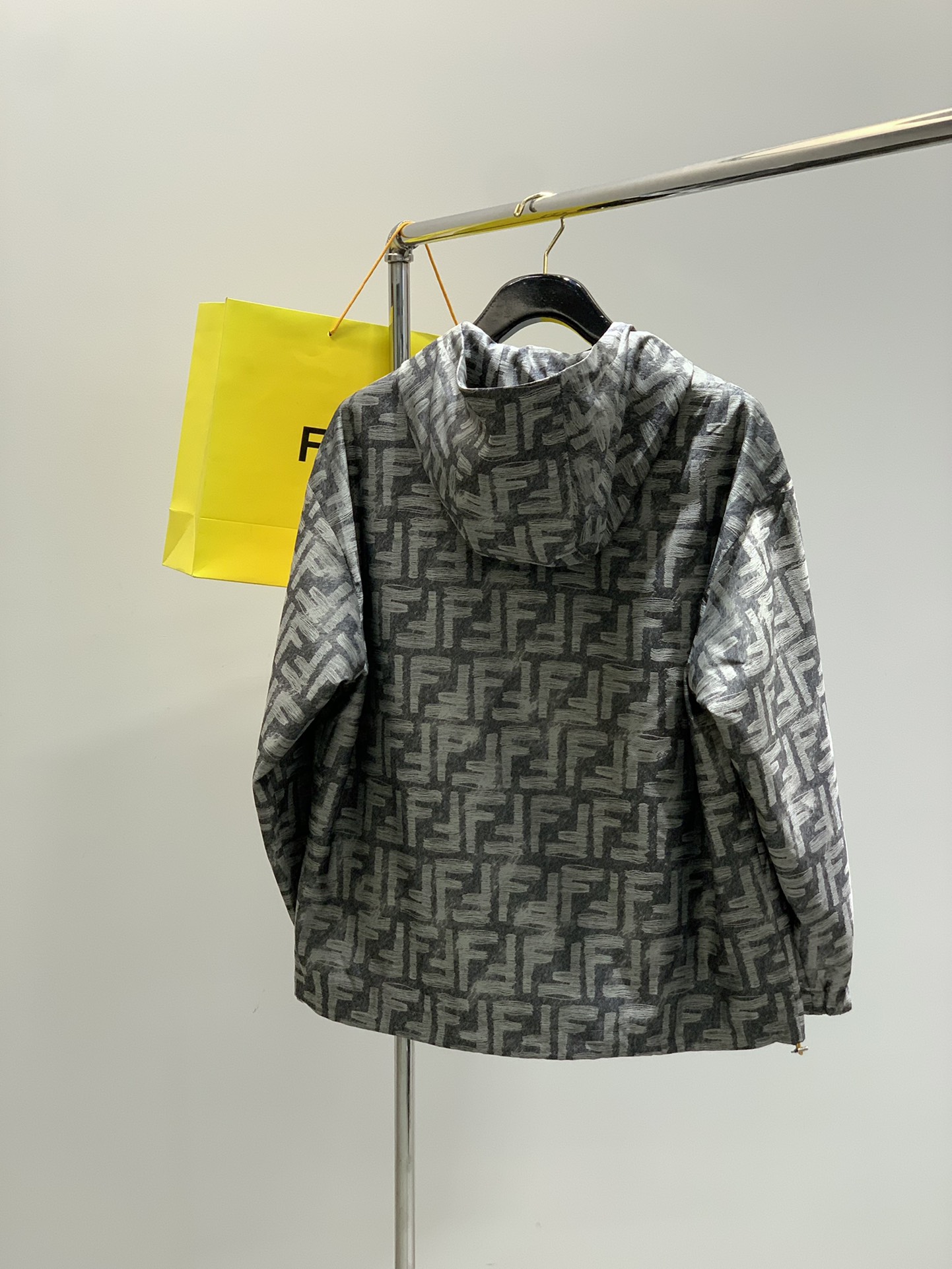，FENDI 芬迪，2025秋季最新品，专柜同步有售，原单狠货，休闲时尚连帽外套，进口原版面料，顶级提花