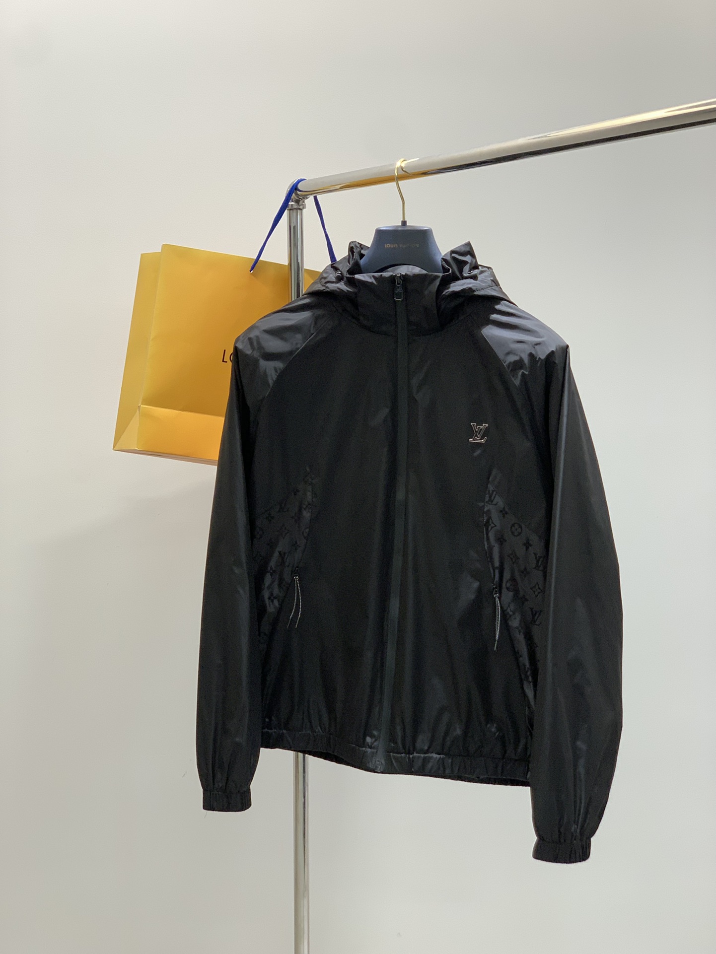 ，LouisVuitton 路易威登，2025秋冬最新款，专柜同步有售，原单狠货，时尚休闲夹克外套，上身
