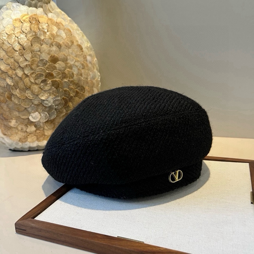 🆕

华伦天奴新款贝雷帽 头围57cm