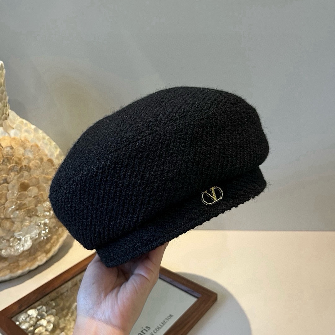 🆕

华伦天奴新款贝雷帽 头围57cm