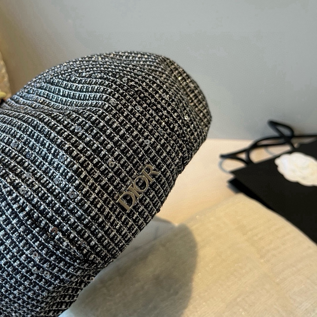 🆕

Dior新款贝雷帽，闪片贝雷帽，春秋新款，头围57cm