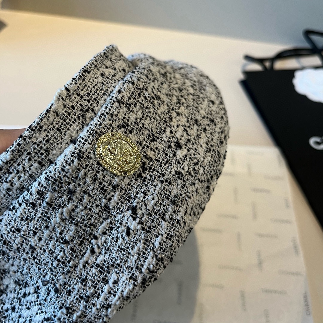 🆕

香奈儿新款鸭贝雷帽，头围57cm