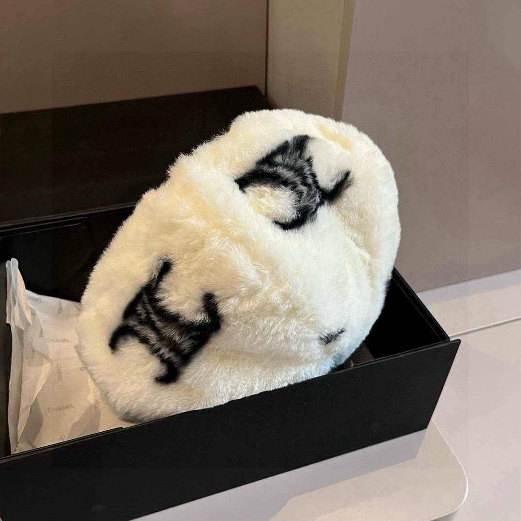 🆕

Celine赛琳新款兔毛贝雷帽，头围57cm