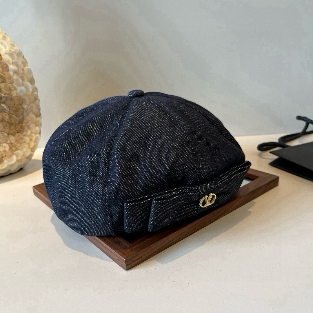 🆕

华伦天奴新款贝雷帽 头围57cm