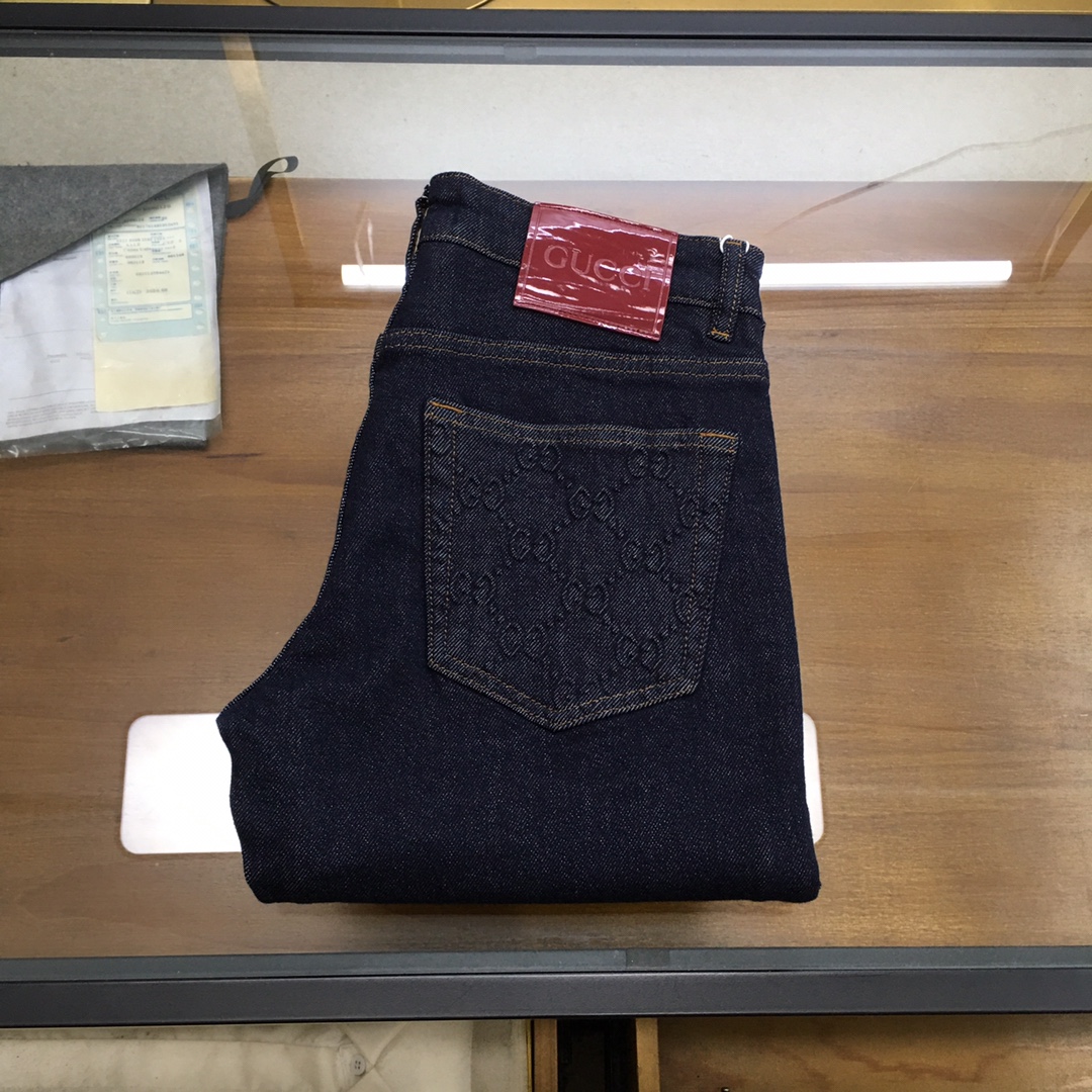 NO:546236,New Denim 'Gu.ci...' 2025SS Autumn and Winter New Men's Denim Trousers, Worn-spun Customized High-end Quality, Elastic Denim Denim Cotton Denim Trousers, Fixed Pure Cotton Quality Fabric, The texture of the trousers brings elasticity without any restraint, making your daily wear more comfortable and agile. The smooth and not easy to wrinkle fabric always remains flat and traceless, silently protecting your elegance. The leading official website is available. It is no different from the original version of the counter. The fabric is slightly elastic, and the slim and crisp style shows long legs. It is simply a must-have item for everyone!  The waist with just the right width and carefully cut pockets are all engraved with branded logo buttons!  Showing the brand's own charm and high-end and elegant fashion taste, the back piece pocket consumes a lot of energy and spares no expense. The exclusive icon of the Heavy Industry Embroidery H-H-Home is created, and the exquisiteness is amazing to the craftsmen for ten years!  The details show low-key and luxuriousness. The ready-to-wear is of high quality, exquisite and stylish, and has high-standard production in large factories with full details!  ~ All the details recreate unique and exquisite designs!  !  !  Size29 30 31 32 33 34 36 38 (new product), alexander wang19860909新品牛仔 《Gu.ci...》 2025SS秋冬新款男士牛仔长裤,精纺定做高端品质,弹力丹宁牛仔棉质牛仔长裤,定织纯棉品质面料,裤身肌理感带来弹力毫无束缚感,让你日常穿着更加舒适矫健,顺滑不易褶皱的面料时刻保持平整无痕,默默守护着你的优雅. 领先官网发售..与专柜原版毫无区别,面料略带弹力,版型修身挺括尽显长腿欧巴,简直是人手必备单品！ 宽度恰到好处的腰头跟精心裁剪的口袋,均采用刻有品牌logo纽扣！彰显品牌自身的迷人魅力和高奢雅艺的时尚品味,后片口袋更是消耗大量精力不惜血本,重工刺绣H家专属图标打造出,精致程度令十年手工师傅都惊叹的！细节之处尽显低调奢华.成衣品质感高级,精致有型、 细节满分的大厂高规格制作！~ 种种细节都再现独特的精美设计！！！ Size29 30 31 32 33 34 36 38（新品）,,alexander wang,Men's clothing