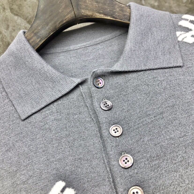 THOM BROWNE 汤姆布朗 TB飞机风筝针织短袖翻领T恤，男女同款情侣款\n码数：1-4 颜色：灰