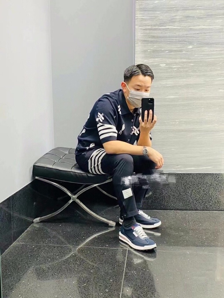 THOM BROWNE 汤姆布朗 TB飞机风筝针织短袖翻领T恤，男女同款情侣款\n码数：1-4 颜色：灰