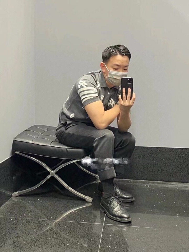 THOM BROWNE 汤姆布朗 TB飞机风筝针织短袖翻领T恤，男女同款情侣款\n码数：1-4 颜色：灰