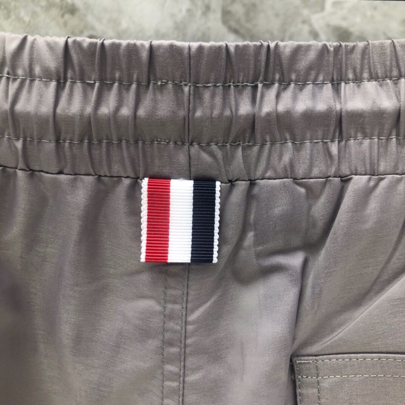 THOM BROWNE 汤姆布朗 TB双侧织带沙滩裤短裤 \n码数：1-4 颜色：灰、蓝（下单请报腰围）