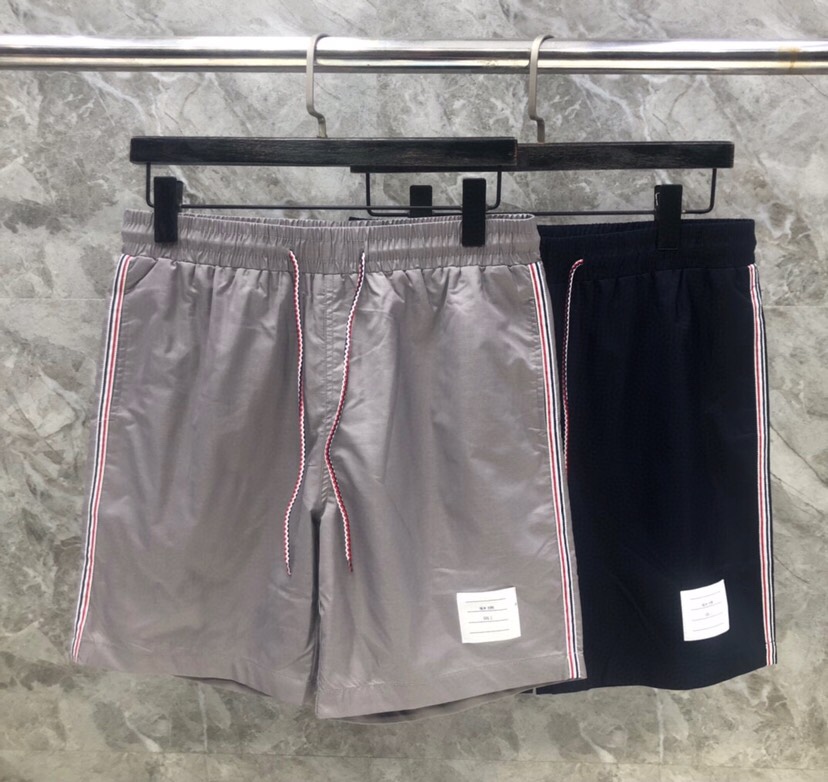 THOM BROWNE 汤姆布朗 TB双侧织带沙滩裤短裤 \n码数：1-4 颜色：灰、蓝（下单请报腰围）
