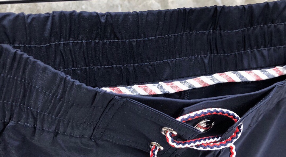 THOM BROWNE 汤姆布朗 TB四杠抽绳沙滩短裤 \n\n码数：1-4 颜色：灰、蓝、白（下单请报