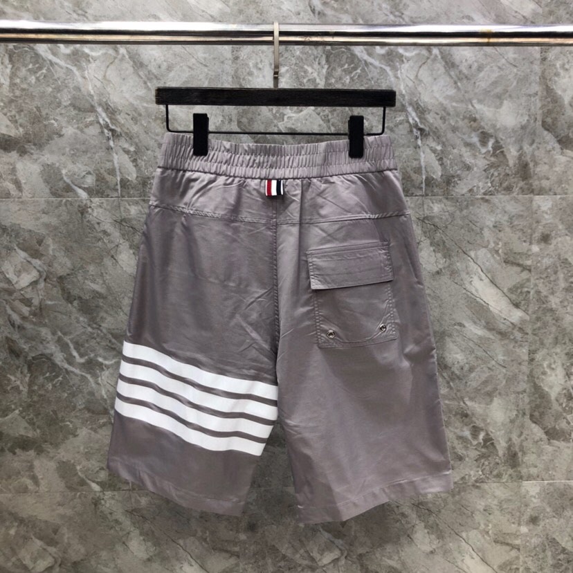 THOM BROWNE 汤姆布朗 TB四杠抽绳沙滩短裤 \n\n码数：1-4 颜色：灰、蓝、白（下单请报