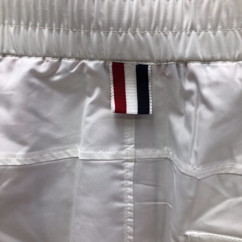 THOM BROWNE 汤姆布朗 TB四杠抽绳沙滩短裤 \n\n码数：1-4 颜色：灰、蓝、白（下单请报