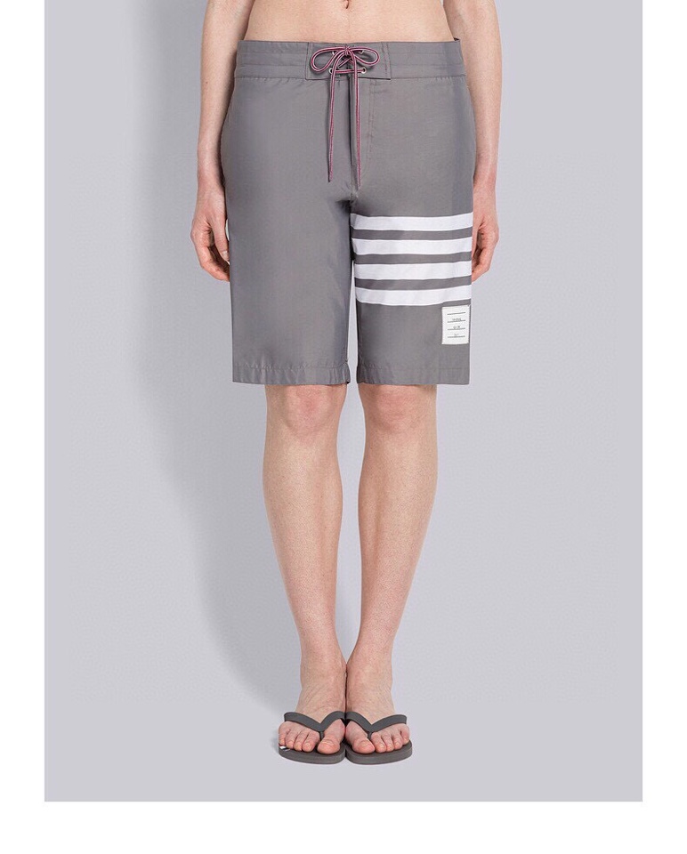 THOM BROWNE 汤姆布朗 TB四杠抽绳沙滩短裤 \n\n码数：1-4 颜色：灰、蓝、白（下单请报