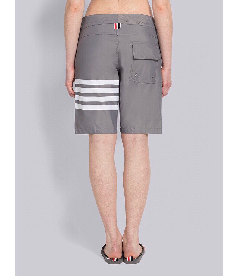 THOM BROWNE 汤姆布朗 TB四杠抽绳沙滩短裤 \n\n码数：1-4 颜色：灰、蓝、白（下单请报