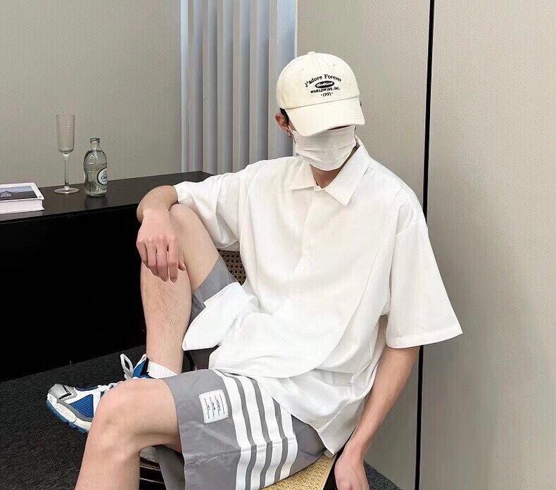 THOM BROWNE 汤姆布朗 TB四杠抽绳沙滩短裤 \n\n码数：1-4 颜色：灰、蓝、白（下单请报