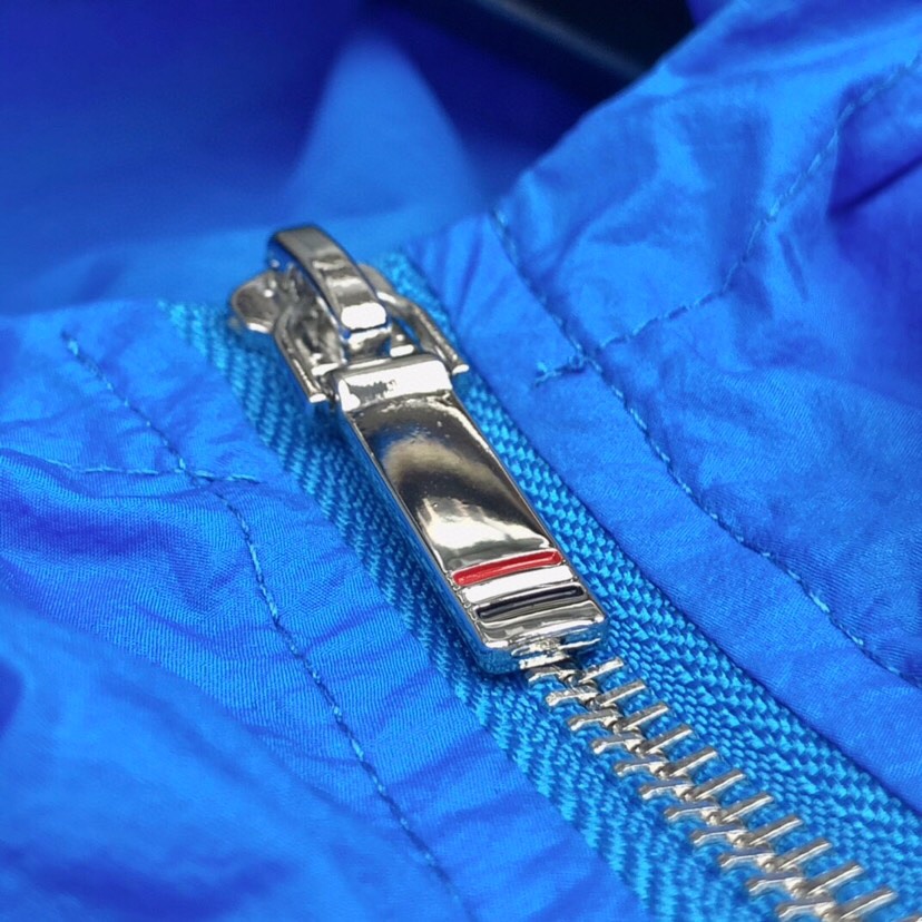 THOM BROWNE 汤姆布朗 TB彩虹双织防晒服夹克外套 男女同款情侣款\n码数：1-4 \n颜色：