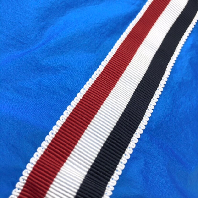 THOM BROWNE 汤姆布朗 TB彩虹双织防晒服夹克外套 男女同款情侣款\n码数：1-4 \n颜色：