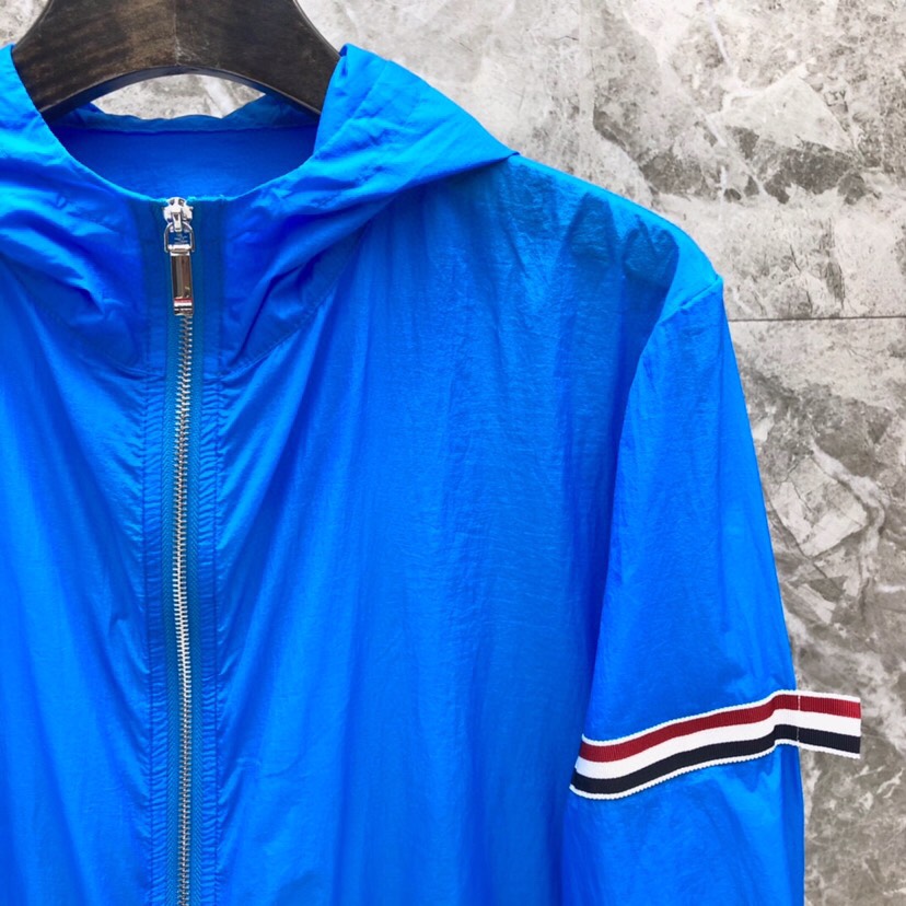 THOM BROWNE 汤姆布朗 TB彩虹双织防晒服夹克外套 男女同款情侣款\n码数：1-4 \n颜色：