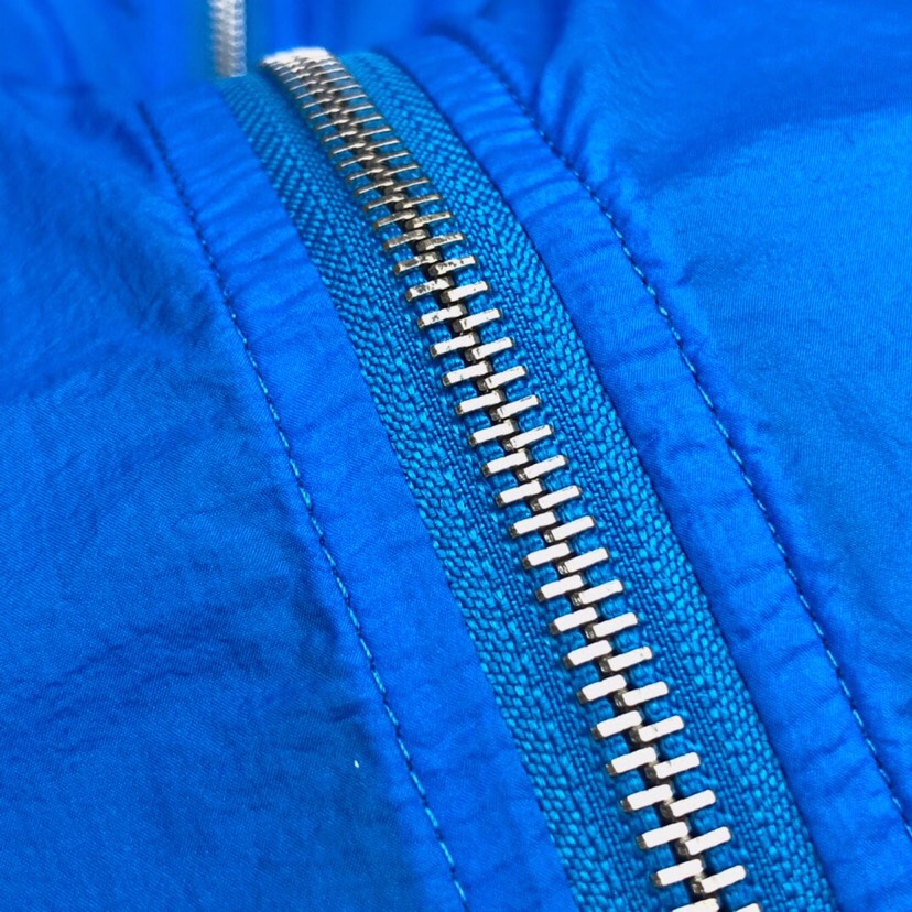 THOM BROWNE 汤姆布朗 TB彩虹双织防晒服夹克外套 男女同款情侣款\n码数：1-4 \n颜色：