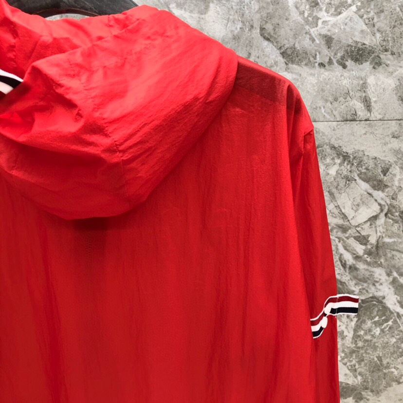 THOM BROWNE 汤姆布朗 TB彩虹双织防晒服夹克外套 男女同款情侣款\n码数：1-4 \n颜色：