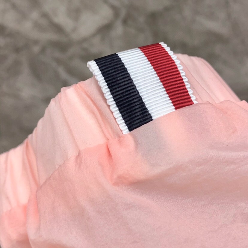 THOM BROWNE 汤姆布朗 TB彩虹双织防晒服夹克外套 男女同款情侣款\n码数：1-4 \n颜色：