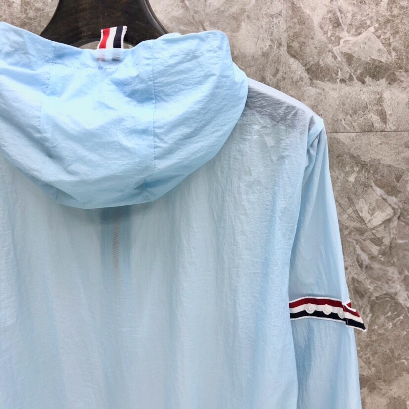 THOM BROWNE 汤姆布朗 TB彩虹双织防晒服夹克外套 男女同款情侣款\n码数：1-4 \n颜色：