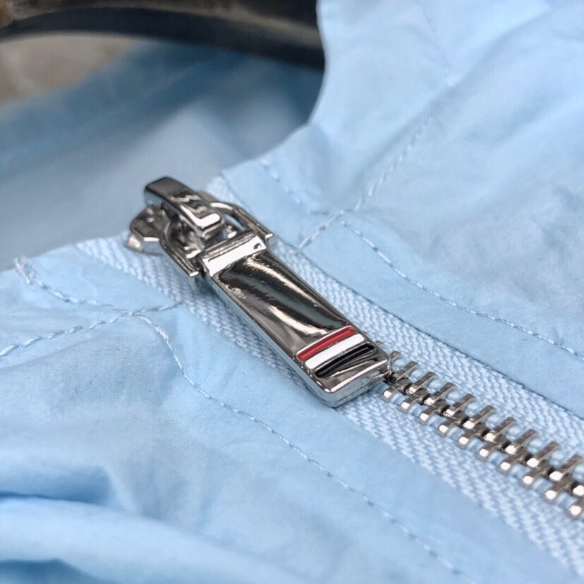 THOM BROWNE 汤姆布朗 TB彩虹双织防晒服夹克外套 男女同款情侣款\n码数：1-4 \n颜色：