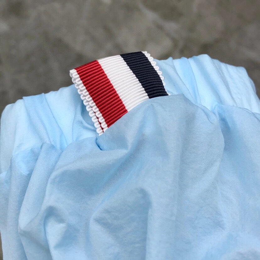 THOM BROWNE 汤姆布朗 TB彩虹双织防晒服夹克外套 男女同款情侣款\n码数：1-4 \n颜色：