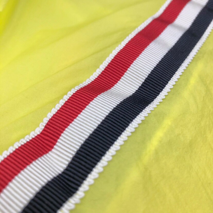 THOM BROWNE 汤姆布朗 TB彩虹双织防晒服夹克外套 男女同款情侣款\n码数：1-4 \n颜色：