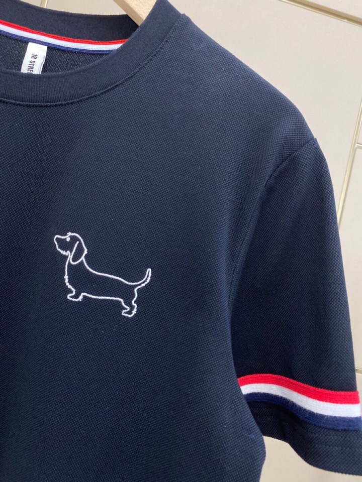 THOM BROWNE 汤姆布朗 TB2025/AW 独家爆款火爆TB 动物狗狗系列短袖圆领T恤，独家定