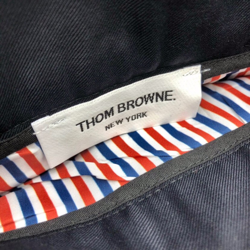 THOM BROWNE 汤姆布朗 TB 🌺女款侧织前后撞色短裙 \n颜色：灰色、藏青色、灰蓝拼 码数：0