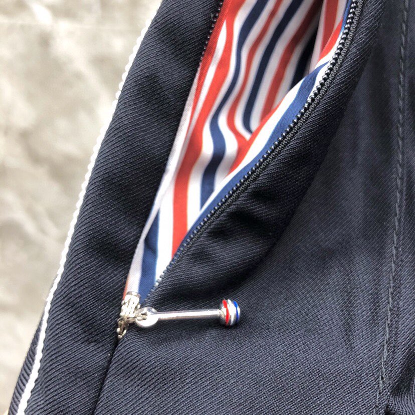 THOM BROWNE 汤姆布朗 TB 🌺女款侧织前后撞色短裙 \n颜色：灰色、藏青色、灰蓝拼 码数：0