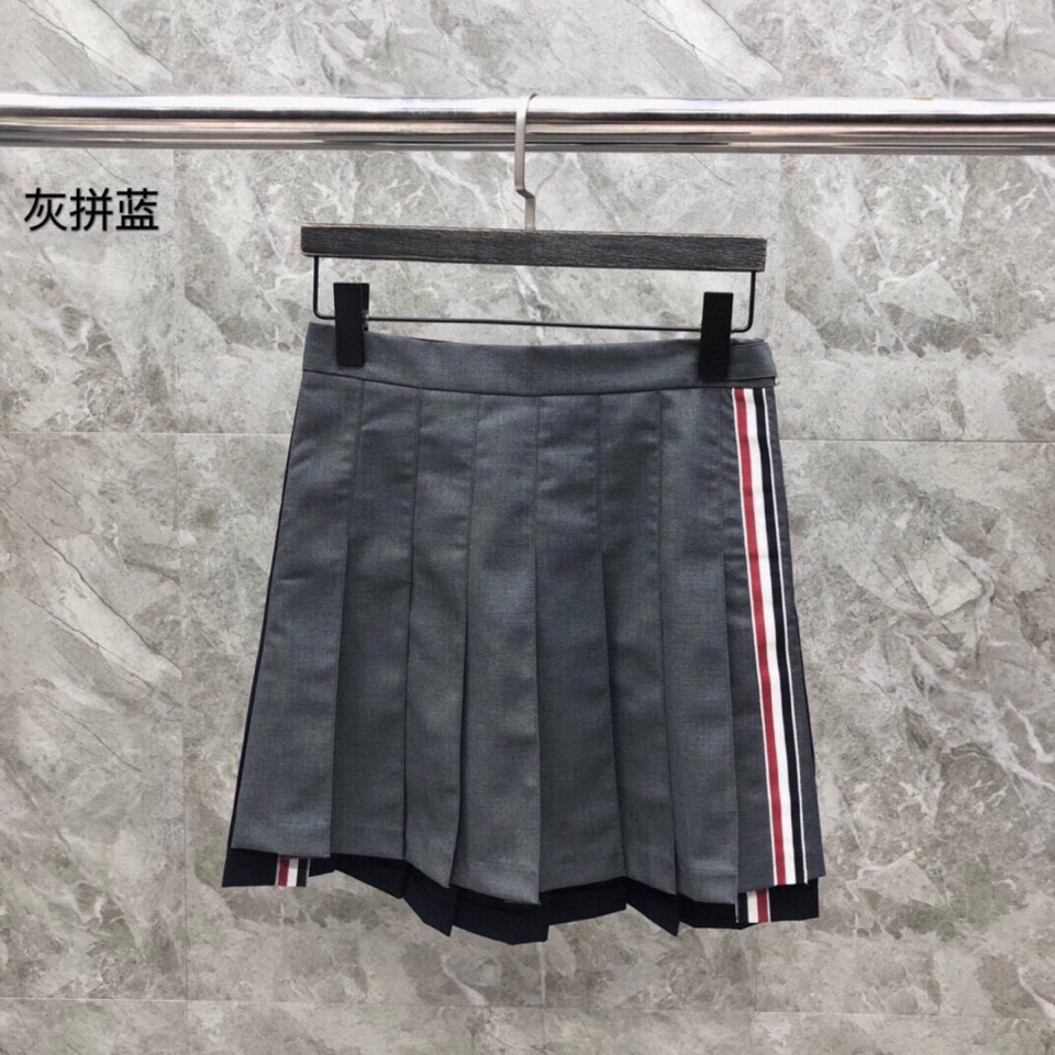 THOM BROWNE 汤姆布朗 TB 🌺女款侧织前后撞色短裙 \n颜色：灰色、藏青色、灰蓝拼 码数：0