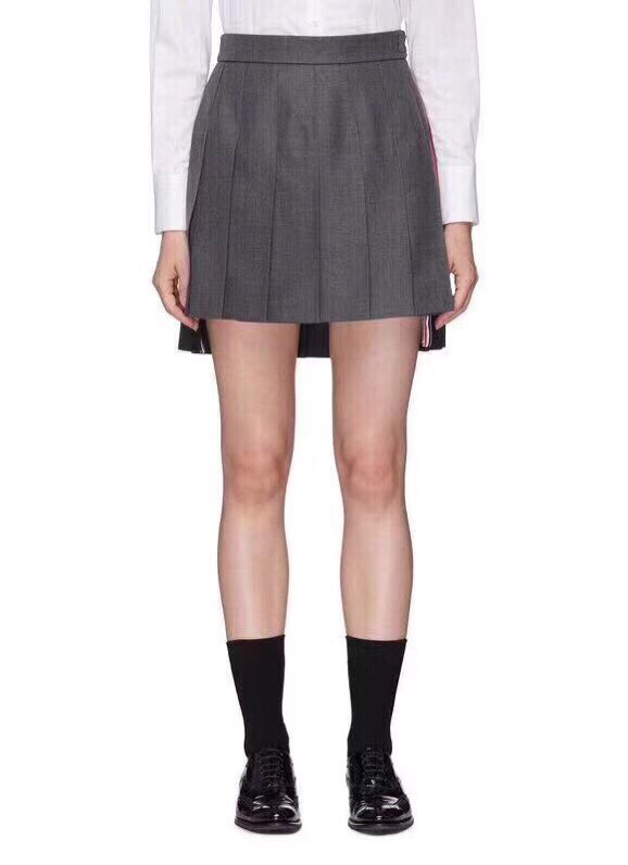 THOM BROWNE 汤姆布朗 TB 🌺女款侧织前后撞色短裙 \n颜色：灰色、藏青色、灰蓝拼 码数：0