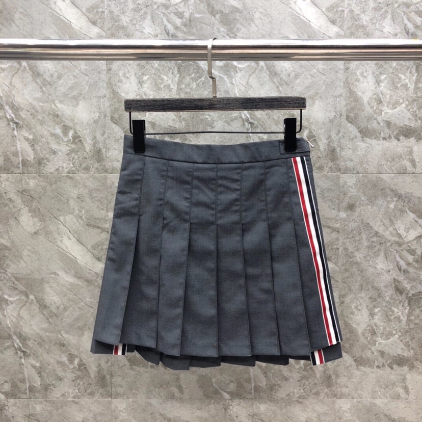 THOM BROWNE 汤姆布朗 TB 🌺女款侧织前后撞色短裙 \n颜色：灰色、藏青色、灰蓝拼 码数：0