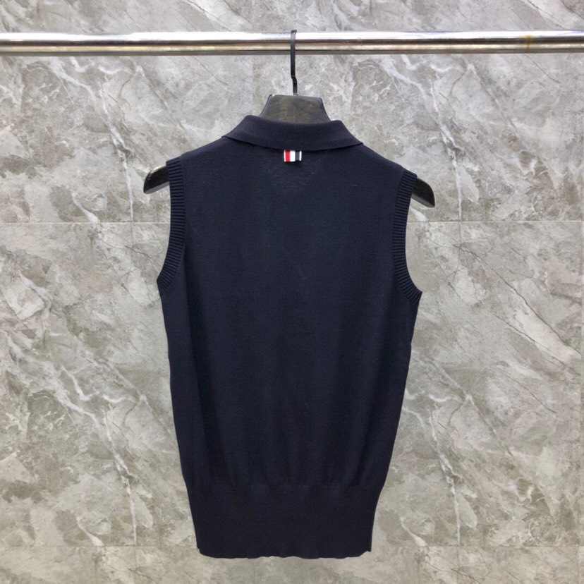 THOM BROWNE 汤姆布朗 TB🌺女款高版本肩织带翻领背心 \n码数：0-2 颜色：白、藏青\n（