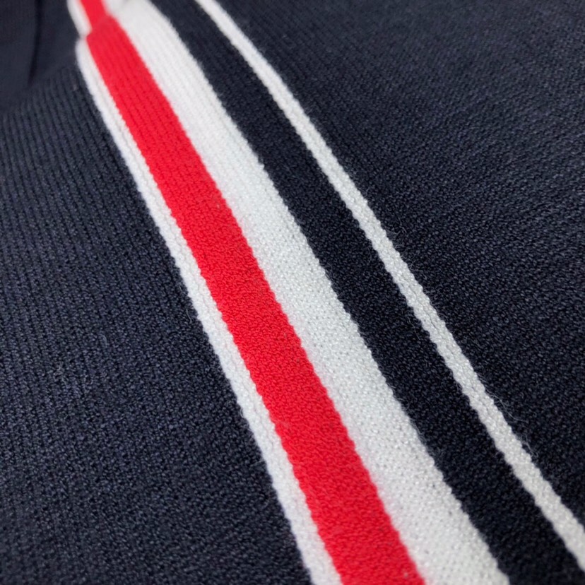 THOM BROWNE 汤姆布朗 TB🌺女款高版本肩织带翻领背心 \n码数：0-2 颜色：白、藏青\n（